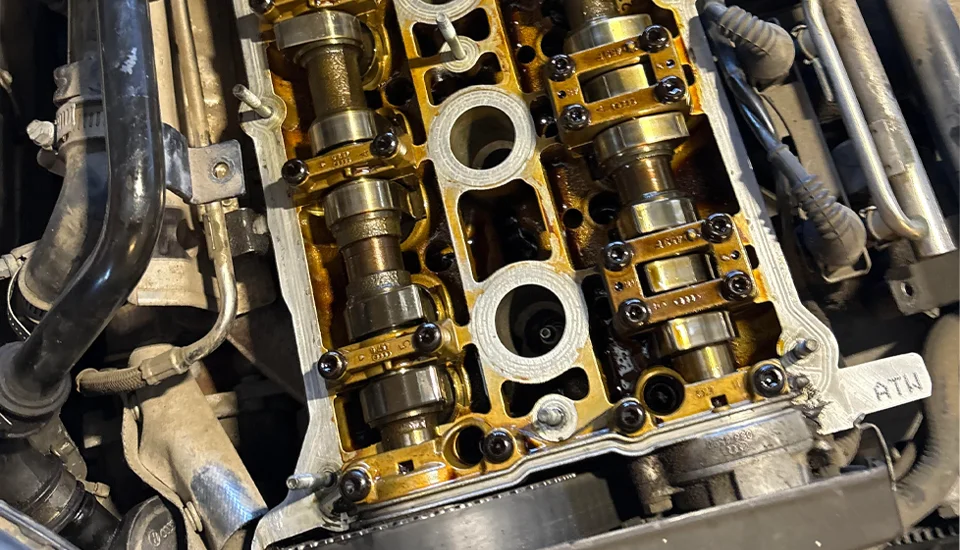 Exposed engine valvetrain and cams